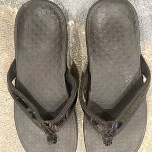 Black Vionic Tide sandals